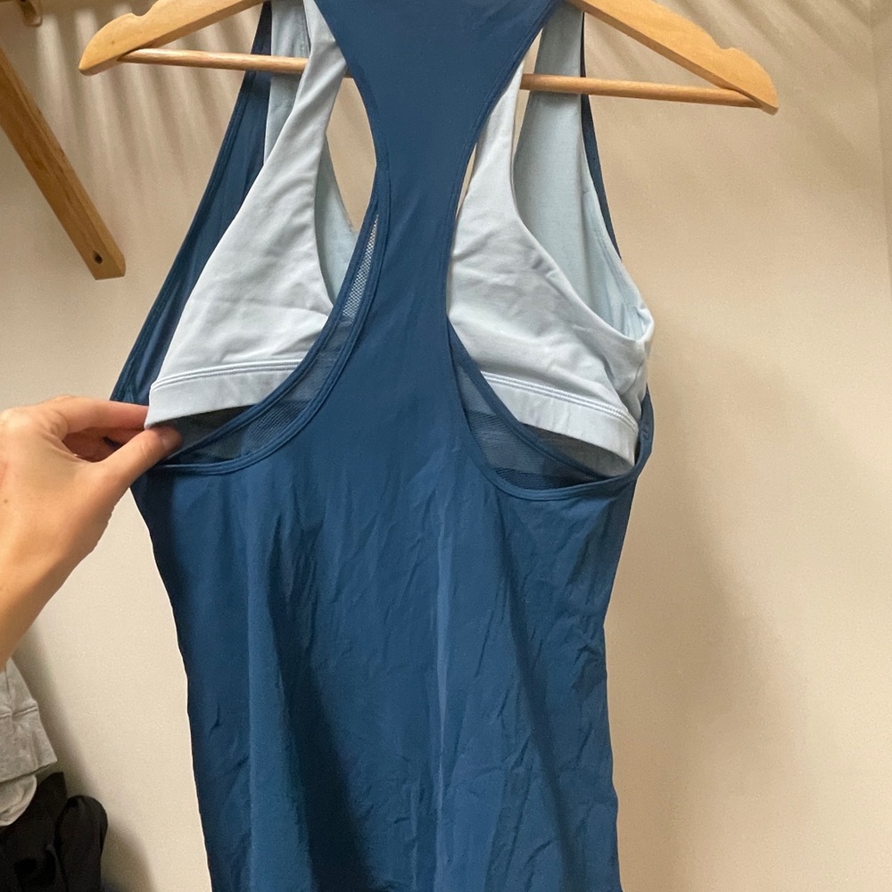 Lululemon tank top with built-in bra size 8